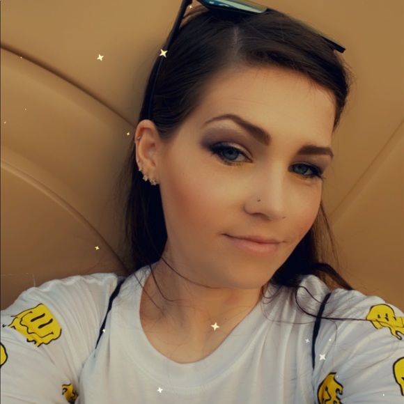 Meet your Posher, Madison - Picture 12 of 16